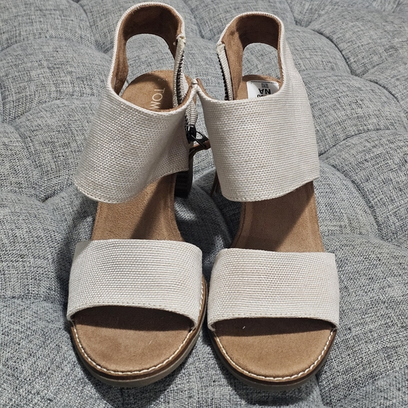 Toms Shoes - TOMS Majorca Cutout Sandal Size 9